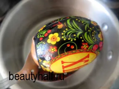 Как да се украсяват великденски яйца на красивата половина на щампите