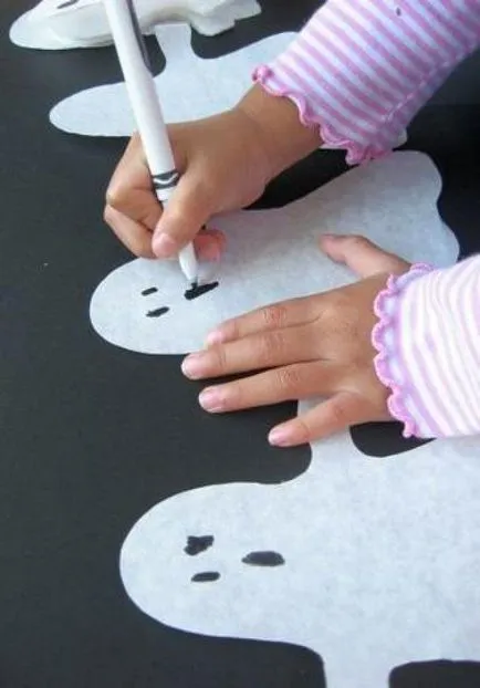 Hogyan lehet díszíteni a házat Halloween, érdekes kézműves Halloween kezüket