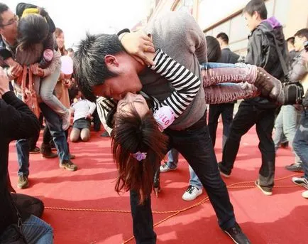 Kínai csók szenvedély amíg el nem vesztette az eszméletét, kína