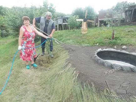 Gyönyörű tó kezét a gumiabroncsok (gumiabroncsok)