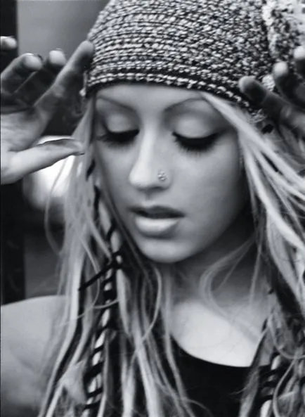 Christina Aguilera (christina aguilera), fotók a különböző években (etoday online újság)