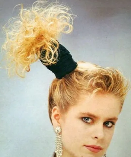 80s Fashion fotografii ale rochiilor si coafuri - retro este întotdeauna populare