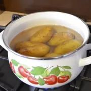 Нови картофи с разтопено масло