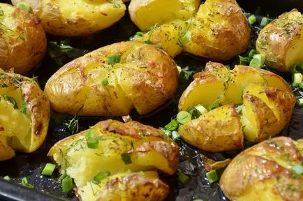 Нови картофи с разтопено масло