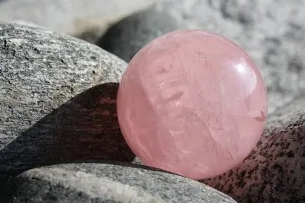 Milyen tulajdonságai kő Rose Quartz és érdekelt