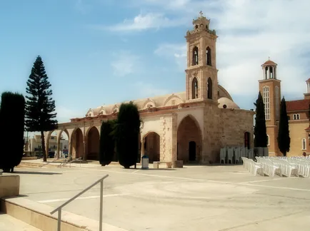 Paralimni - tájékoztatás a központban és a látványosságok