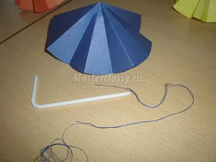 Crafts különböző anyagokból vidám esernyő