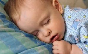 Дете потрепвания в съня си