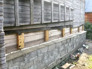 Ремонт на основата на дървени или тухлени къщи със собствените си ръце