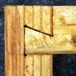 Conectați lemn la coadă de rândunică în lungime și în colțuri, să construiască o casă pentru tine