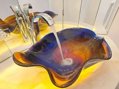 Стъклена мивка с шкаф в банята видео инструкция за избор на стъкло измиване им