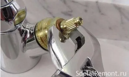 Mod de a schimba garnitura de la robinet și nu rupe recomandările pentru scurgeri de reparații robinet