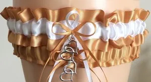 Esküvői menyasszonyi harisnyakötő miért hagyományosan, néhány láb kopás, hogyan lehet a