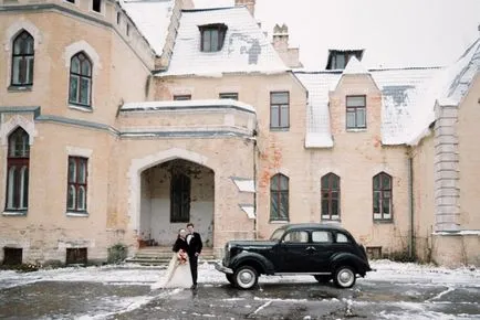 Сватбена фотосесия в ретро стил с кола