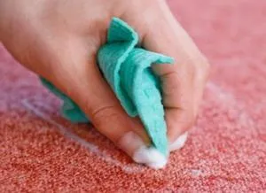 Cum pentru a curăța covorul la domiciliu modalități eficiente recomandări utile