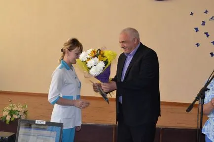 A Kryvyi Rih kerületi kórház nővér táncra előtt felettesei és kollégái (fotó)
