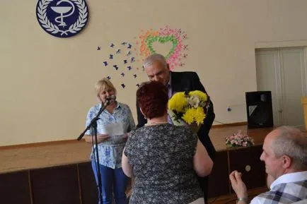 A Kryvyi Rih kerületi kórház nővér táncra előtt felettesei és kollégái (fotó)