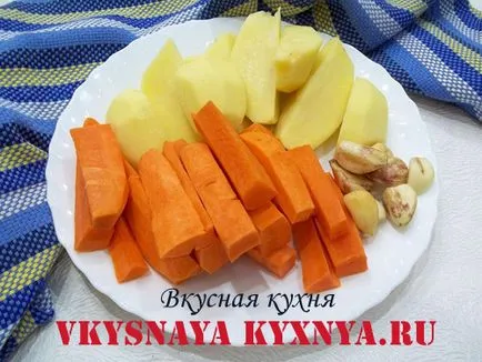 Вкусна свински джолан, печен в пещ във фолио с картофи, рецептата със стъпка по стъпка снимки