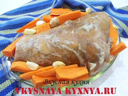 Вкусна свински джолан, печен в пещ във фолио с картофи, рецептата със стъпка по стъпка снимки