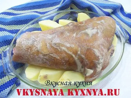 Вкусна свински джолан, печен в пещ във фолио с картофи, рецептата със стъпка по стъпка снимки