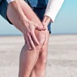 Cracare în genunchi, atunci când mersul pe jos tratamentul articulației genunchiului