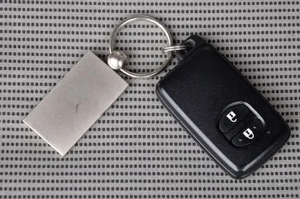 Подмяна на батерията в ключов Toyota Prius