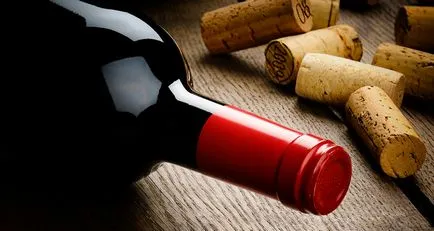 Hogyan kell megnyitni egy üveg bor nélkül dugóhúzó segítségével a rendelkezésre álló eszközöket