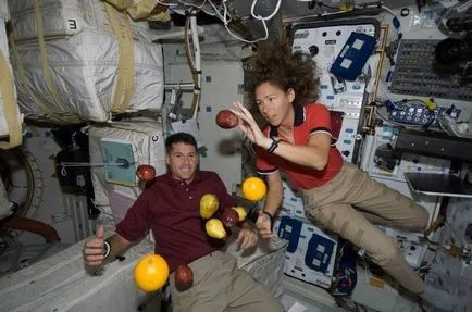 Astronauții de alimentare în orbită