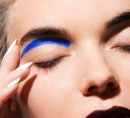 umbre colorate si paiete de sub sprâncene mai tare nou trend în make-up, revista cosmopolită