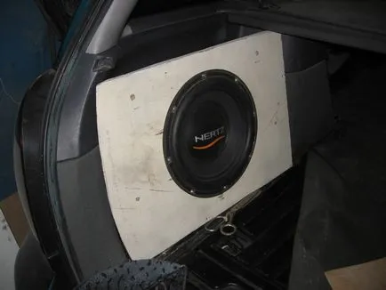 Asigurați-o carcasă „stealth“ subwoofer în aripa - pasionații de automobile Daewoo Nubira