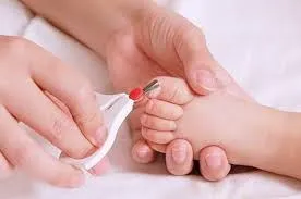 Cum să taie unghiile copilul, mama si copilul