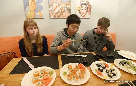 A kísérletet egy igazi japán sushi íze igazi Gomel - Hírek képekben