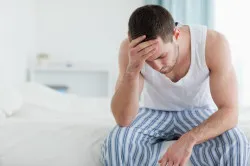 A genitális herpesz a férfiak okoz, tünetei, kezelés, gyógyszer (videó)
