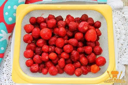 Дебела сладко от ягоди през зимата, тъй като двете рецепти да се готви на печката и multivarka