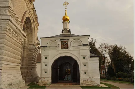 Св. Йоан Богослов манастир в poschupovo
