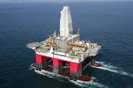 Как да добиват нефт в морето, тъй като създава и управлява добива на нефт платформа, в Северно море