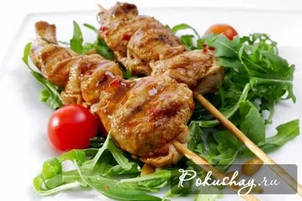 Hogyan megsütjük a nyársakat egy serpenyőben a sertés vagy csirke - recept a legfinomabb kebabot