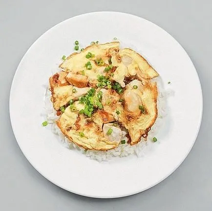 Főzni oyakodon (japán omlett rizzsel és csirke) - a recept, összetevők és képek