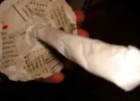 Hogyan készítsünk egy kalap papírmasé - egy baba készült papírmasé kezük