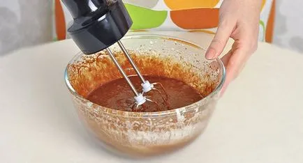 Hogyan kell főzni egy piskóta sűrített tej a recept egy fotó