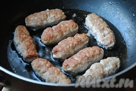 Főzni egy serpenyőben chevapchichi - recept fotókkal