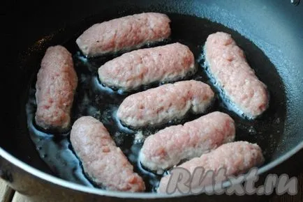 Főzni egy serpenyőben chevapchichi - recept fotókkal