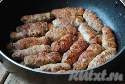 Főzni egy serpenyőben chevapchichi - recept fotókkal