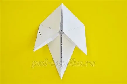 Кленов лист в оригами на изкуството