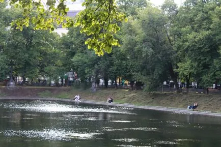 Cat de mers pe jos în București, aroundthemyworld