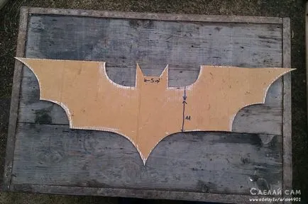 Batman lámpa formájában egy denevér a kezével, csináld magad