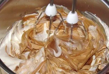 Hogyan kell főzni egy tortát siet sűrített tejjel recept egy fotó