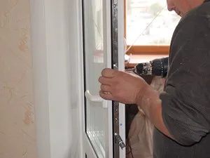 Instalare de ferestre din plastic într-o casă de cărămidă - cutie de familie
