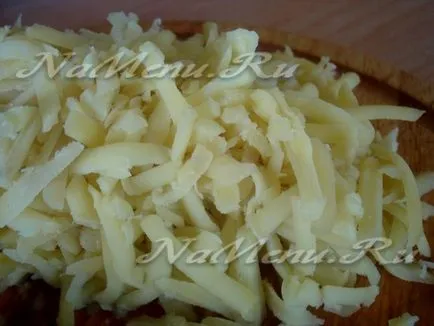 Növényi pogácsákat cukkini és burgonya sajttal