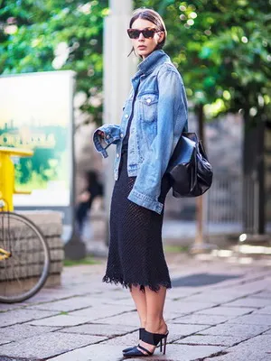 Rochie cu o fotografie jacheta denim lung, sifon, dantelă și rochie neagră cu o jacheta din denim